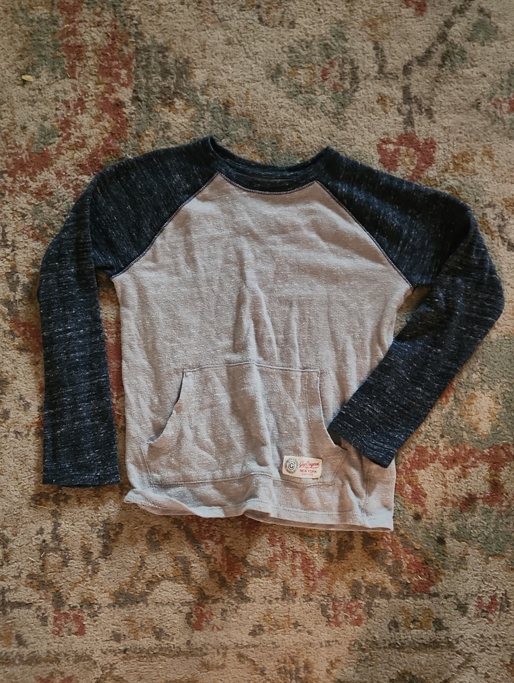 Gap - Kids Two-Tone Raglan Long-Sleeve Top - Light Gray & Navy